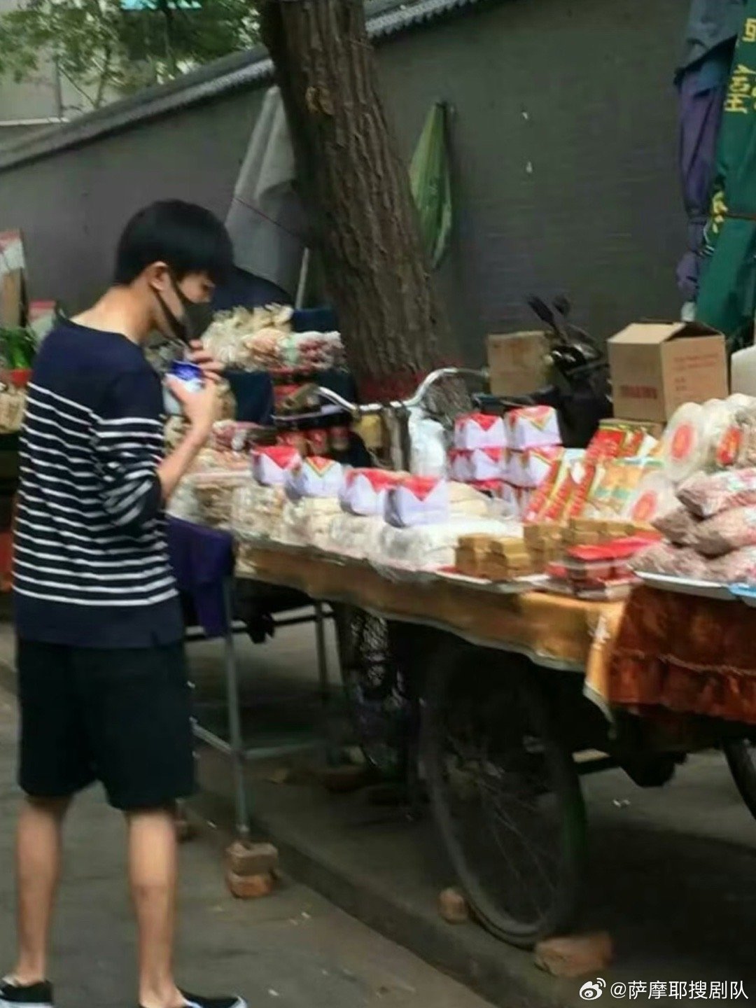 翻相册发现了十年前的易烊千玺 哇 翻相册看到了十年前的易烊千玺和胖虎在西安，那时