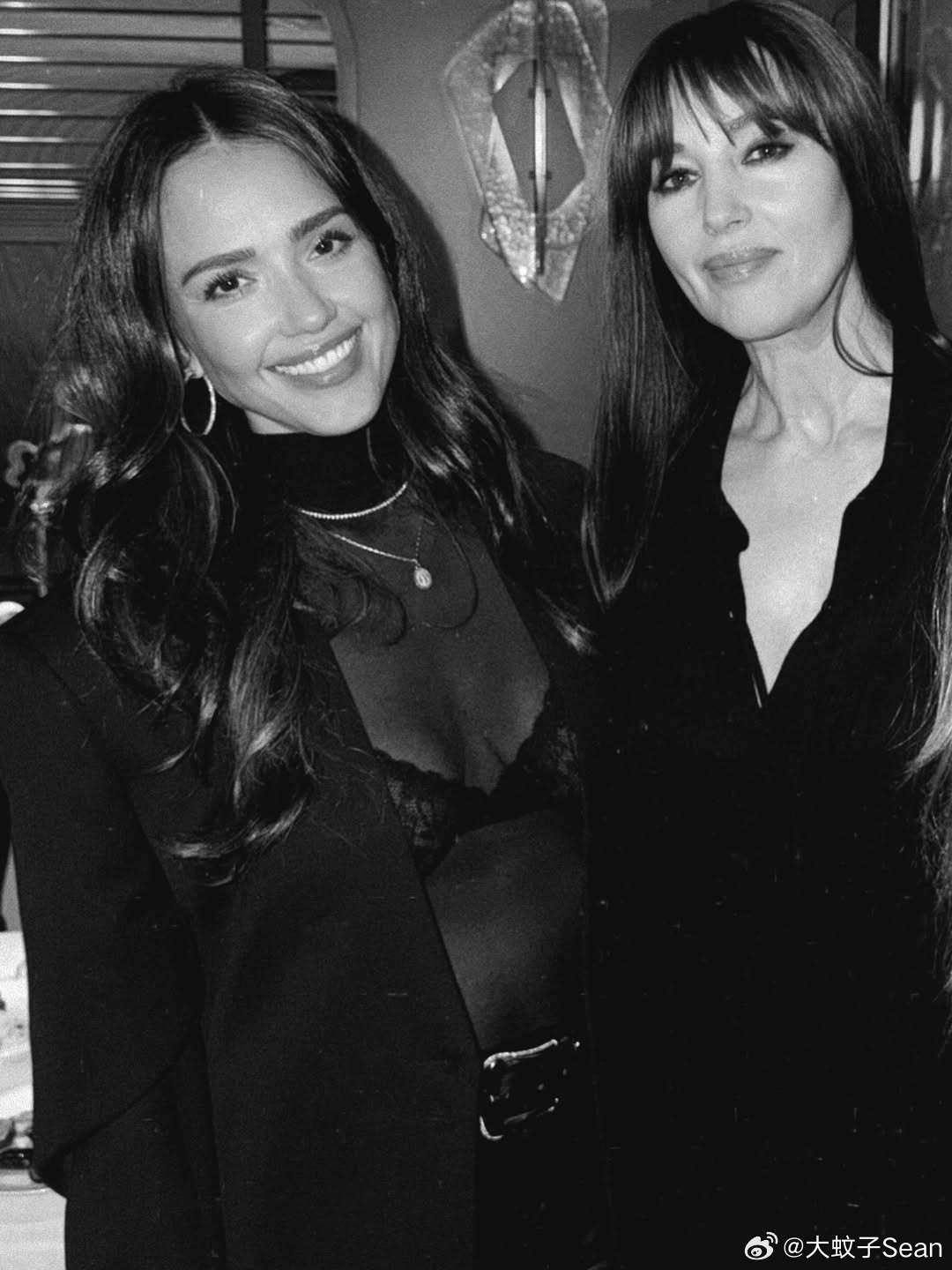 jessica alba杰西卡阿尔芭和球花Monica Bellucci一起合影