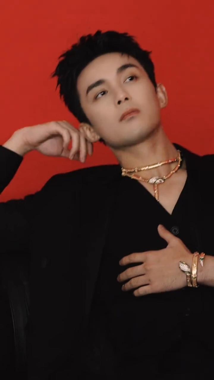 吴磊 没有女朋友我们专心搞事业的吴磊最帅！！ 