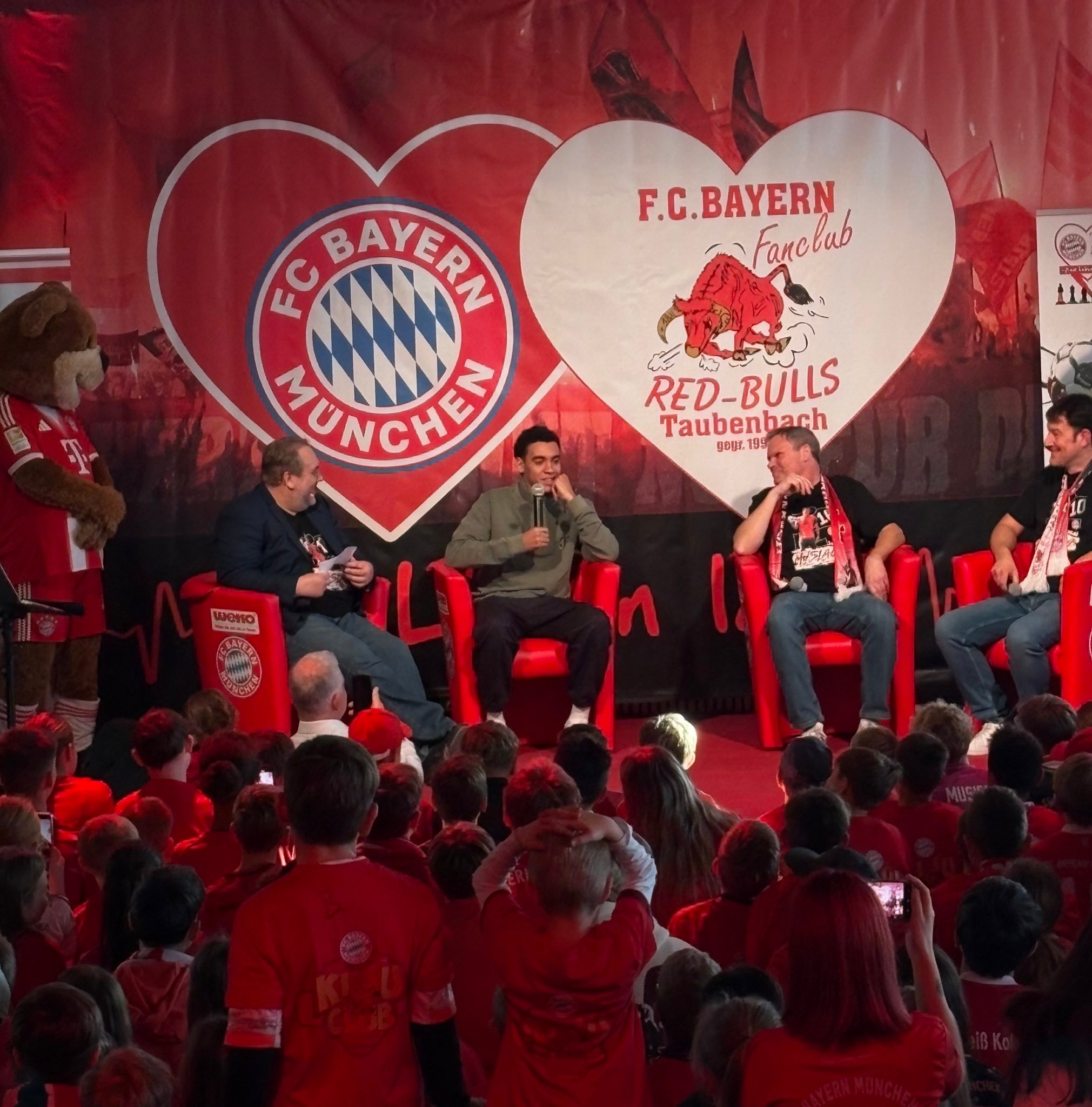 贾马尔·穆夏拉在球迷俱乐部表示他希望“在未来几周内”复出。周二与萨尔茨堡的友谊赛