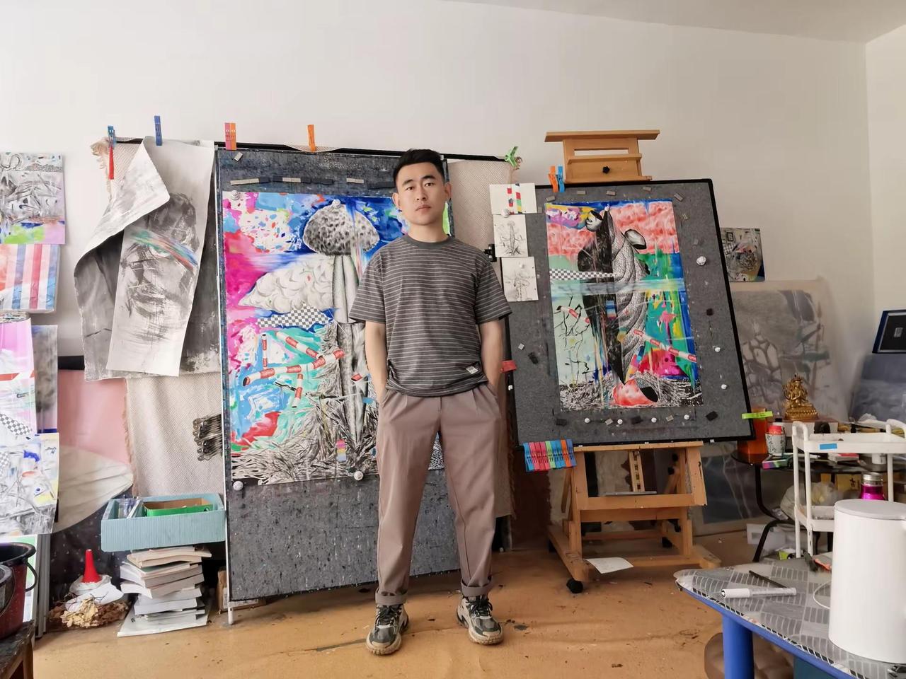 工作亲，两件新作品前。艺术工作室