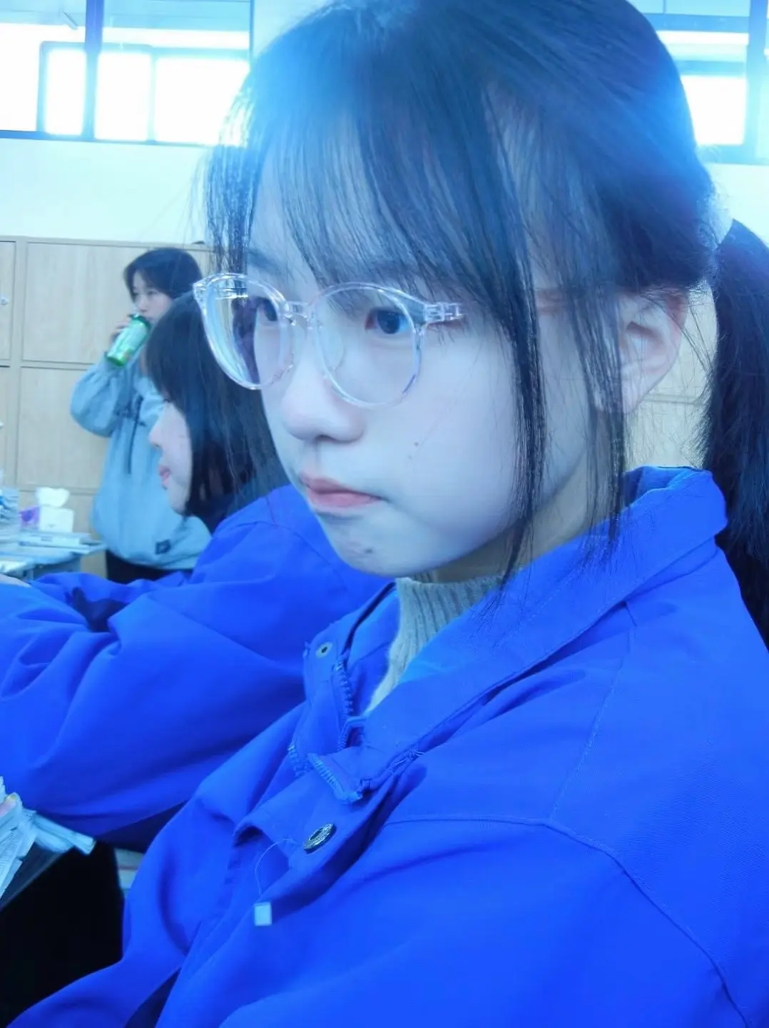 成长是脸上逐渐消失的婴儿肥