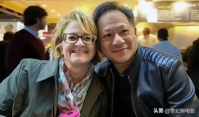 怪不得有这么一种说法，说华人如果和白人结婚，不出三代，基本就看不到华人的模样咯。