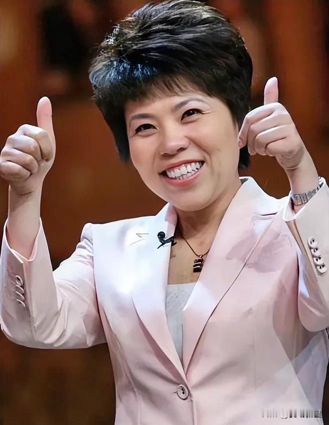 孙颖莎3：0阿库拉，邓亚萍给出3个高评价[玫瑰]

1、说实话，这场比赛莎莎前两