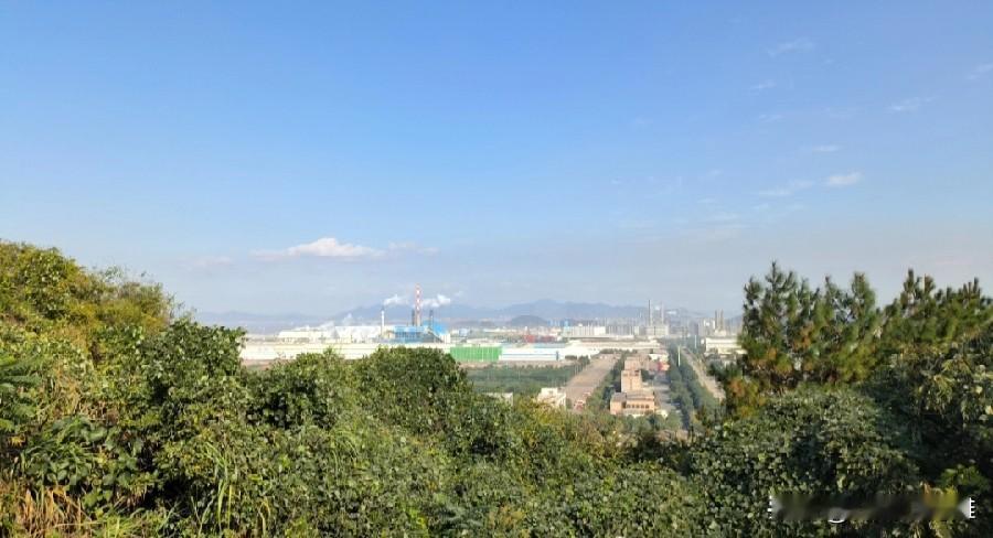 这张图是宁波目前最大的造纸厂全貌图。
该工厂坐落于北仑区，带动了上万人就业和周边