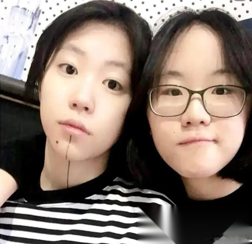 窦唯，引发热议！ 8月19号，许久没有消息的知名歌手窦唯，罕见冲上热搜，引发热议
