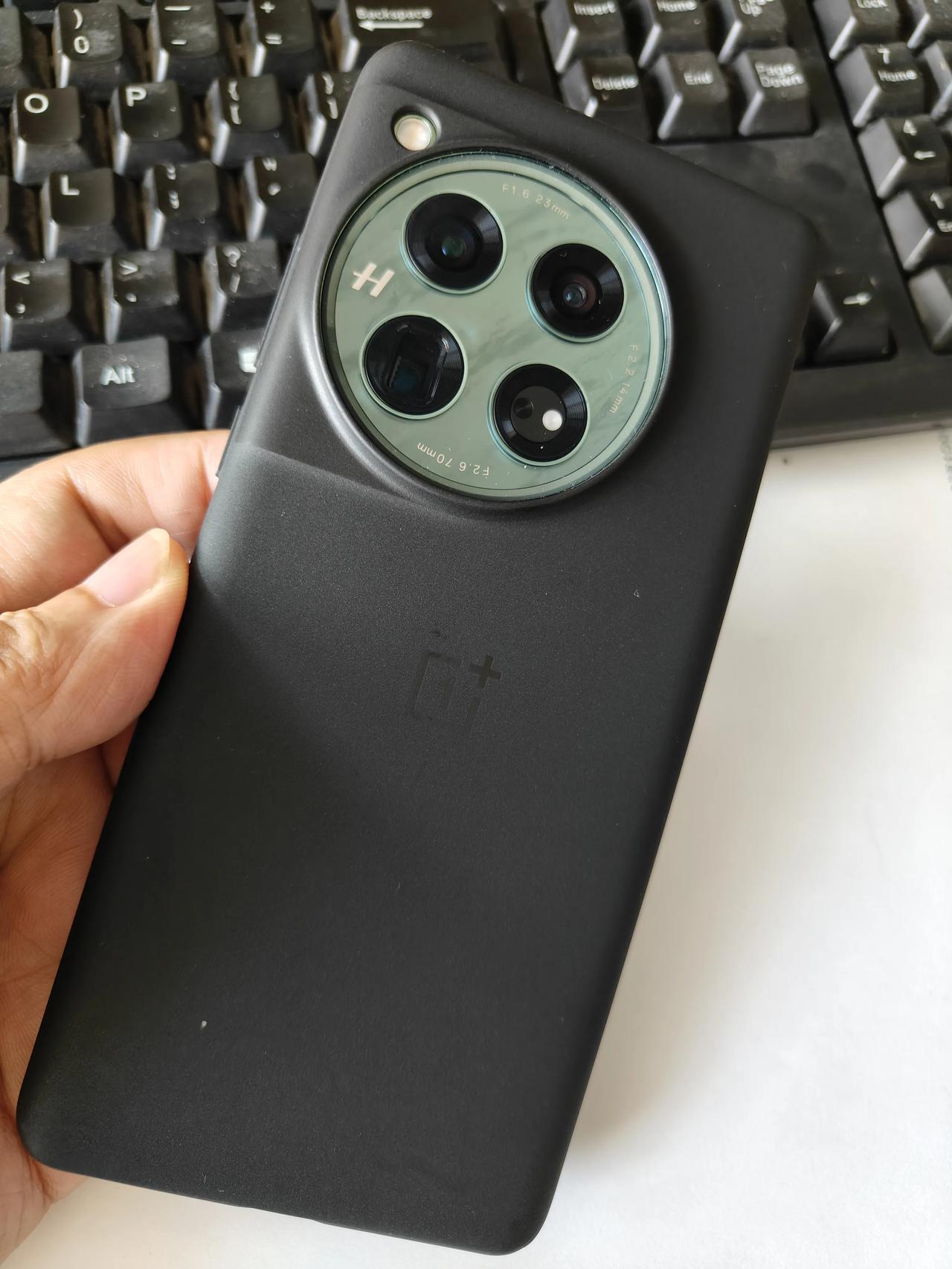好多人不知道怎么去OPPO售后领免费手机壳。今天我给大家说一下。

小程序搜OP