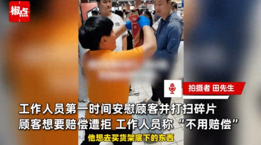 “哐当”一声，酒香四溢，顾客脸色瞬间煞白，这不是普通的酒，而是价值千元的茅台！然