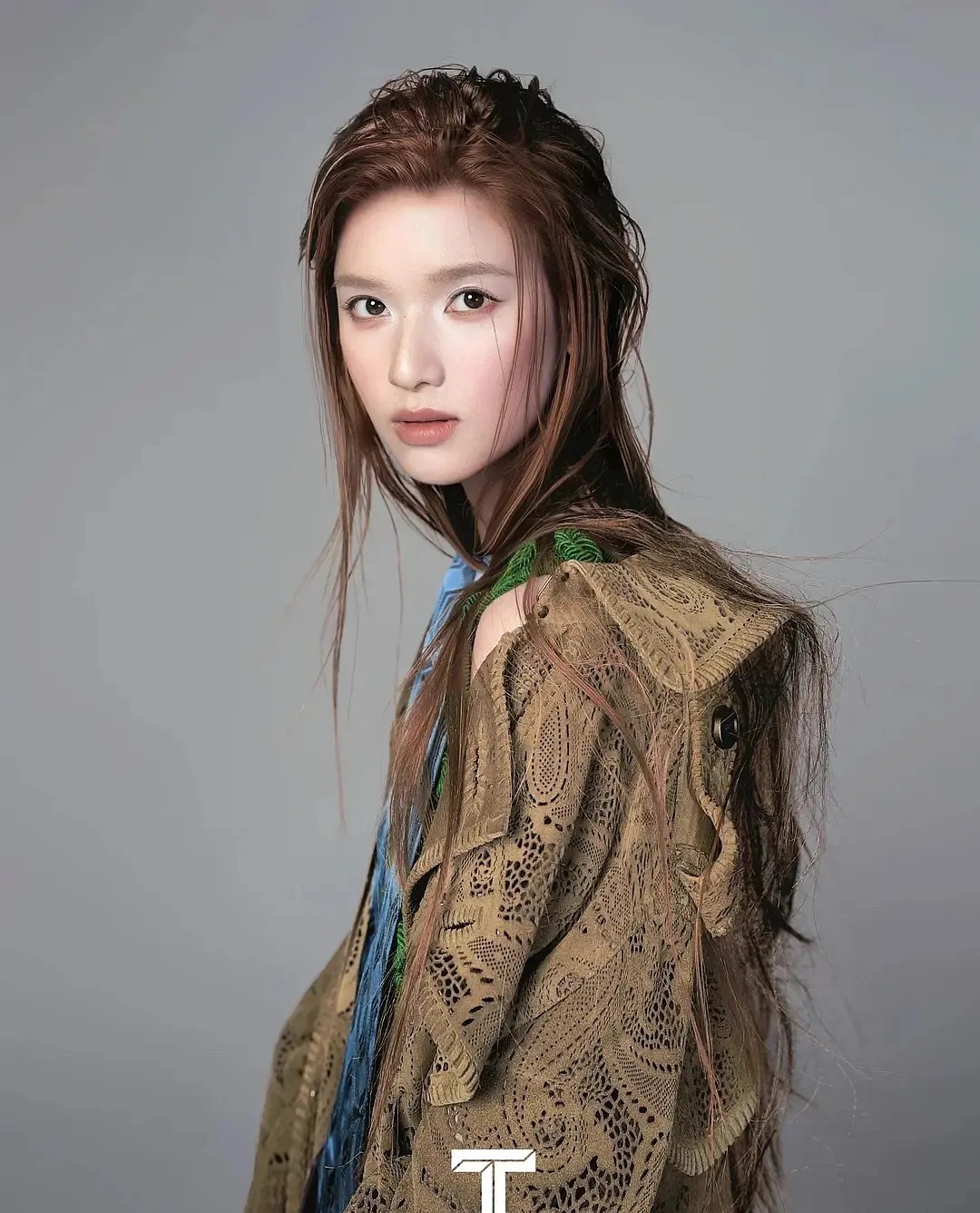 这居然是张婧仪，差点看成卢昱晓 