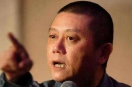 王朔曾经说过，台湾就是一个小岛，你打它干什么？只要把台湾海峡划成战区，台湾上空禁