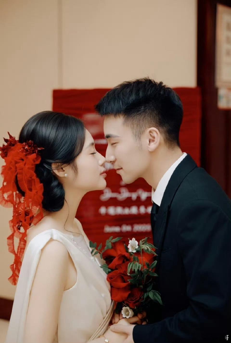 牛冠凯宣布结婚郎才女貌，天作之合