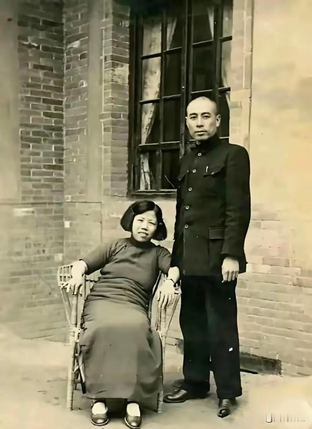 我感觉她是世上最幸福的女人

她有一个疼她爱她的的老公，而且老公又那么的帅气，关