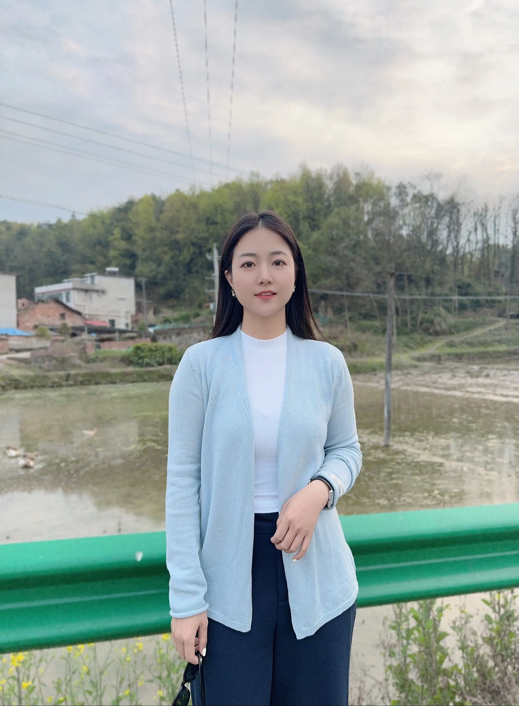 希望下一个遇见的人适合陪伴，适合结婚，适合生活，是彼此的心上人，其余没那么重要。