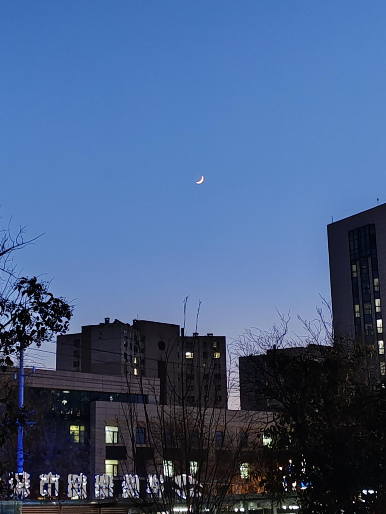 电热水壶耐用不耐用关键靠质量，其次是使用习惯。其实大品牌的电热水壶厂家早在生产前