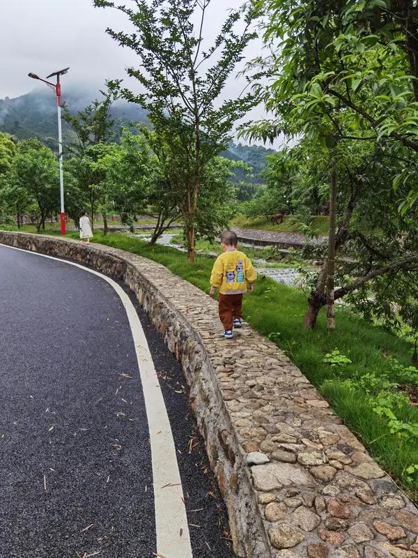 人的一生最大的财富是什么? 人的一生最大的财富是什么？我觉得不是金钱名利，而是“