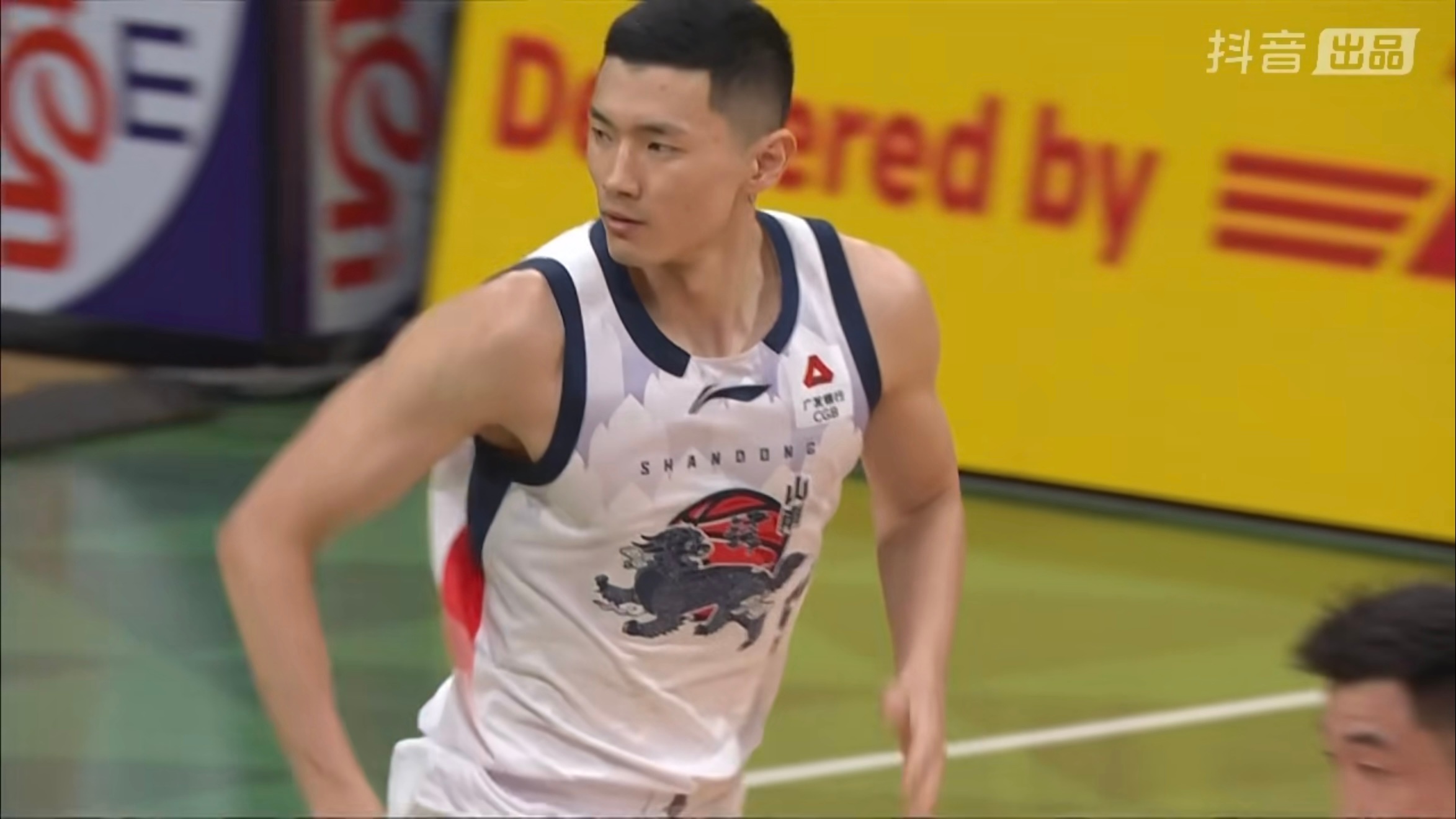 山东高速半场58-49领先辽宁本钢，他们今天在进攻端完全打开了，三分11中7，陈