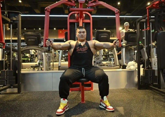 #好友称30岁健美运动员生前感染流感#【30岁健美运动员王昆心源性猝死 好友称其