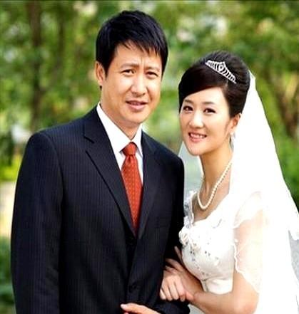 2004年，前妻嫌弃张国强没有本事赚钱，执意要和他离婚，张国强苦苦挽留，最终前妻