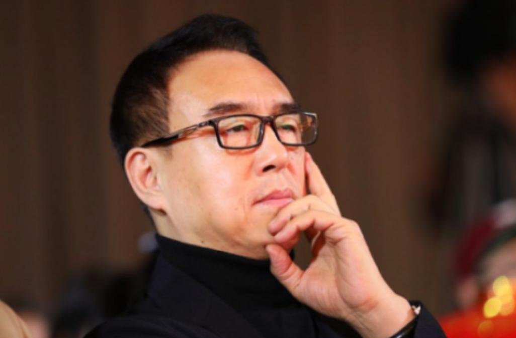 2006年，47岁的春晚导演郎昆趁32岁妻子马艳丽出国，出轨24岁舞蹈家刘岩，妻