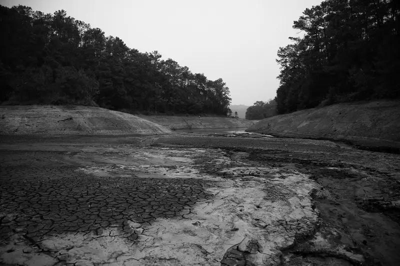 美国水危机问题严重，这很可能引发社会动荡。就拿弗林特水危机来说，当地饮用水被铅污