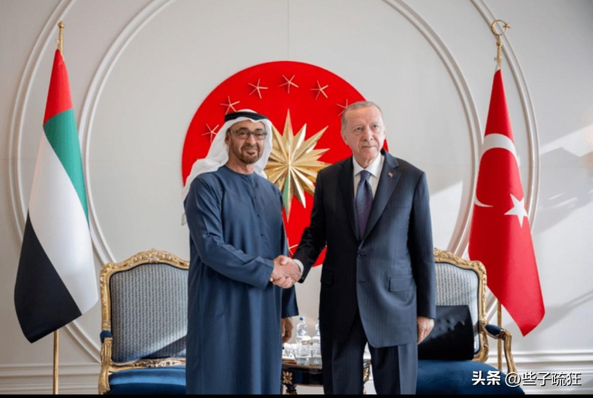 卡塔尔传来新消息！
2026年3月19日，卡塔尔外交部宣布:伊朗驻卡塔尔大使馆的