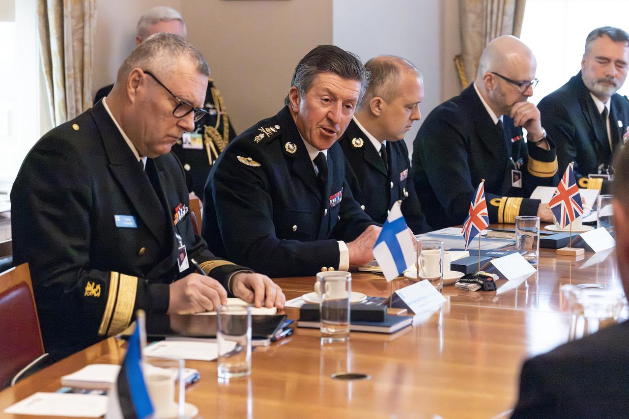 英国组建了十国联军。
英国皇家海军司令格温·詹金斯上将表示，英国已与另外9个欧洲