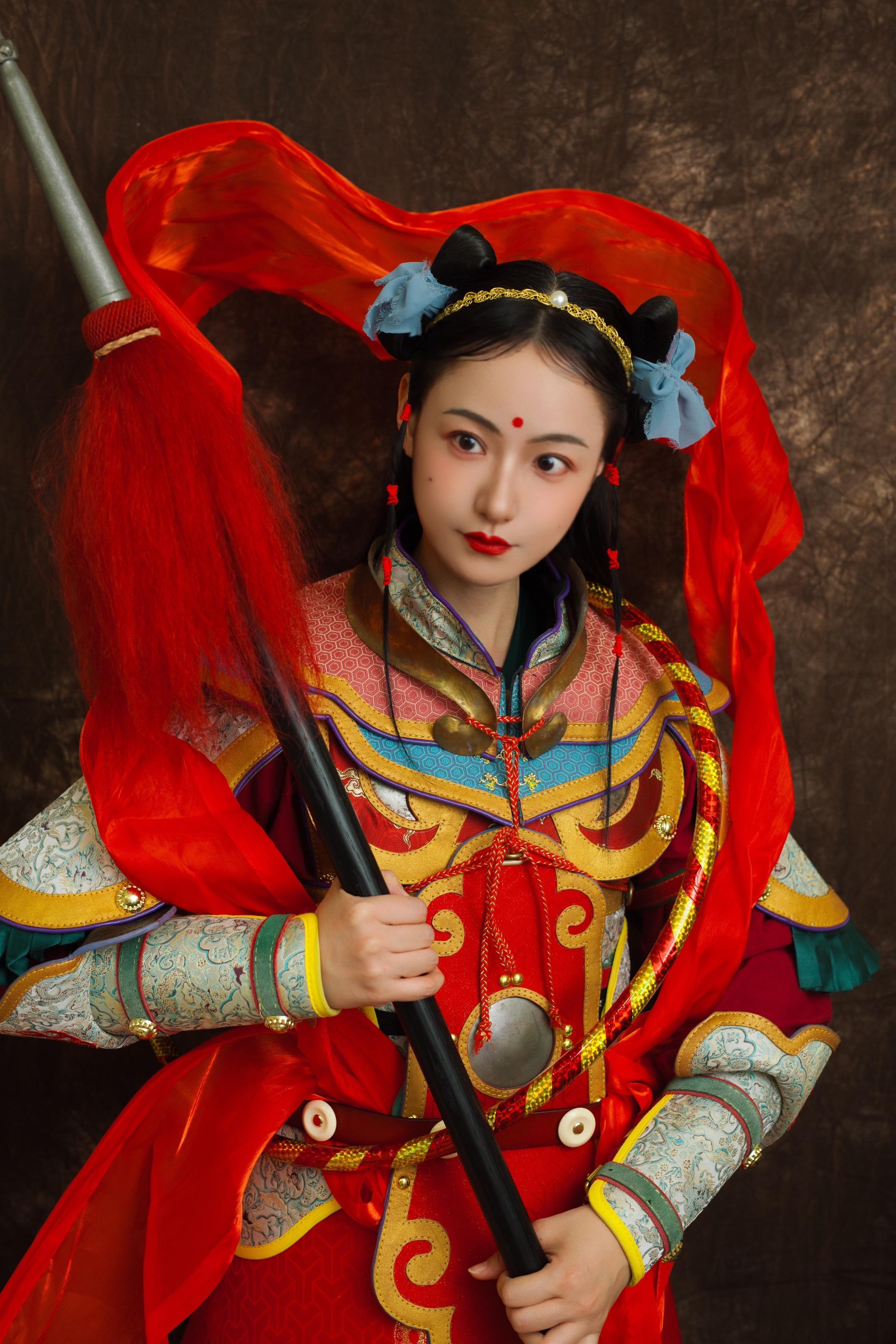 是他，是他，就是他，我们的朋友小哪吒✨。✨又是一组脑洞，用唐代复原绢甲...