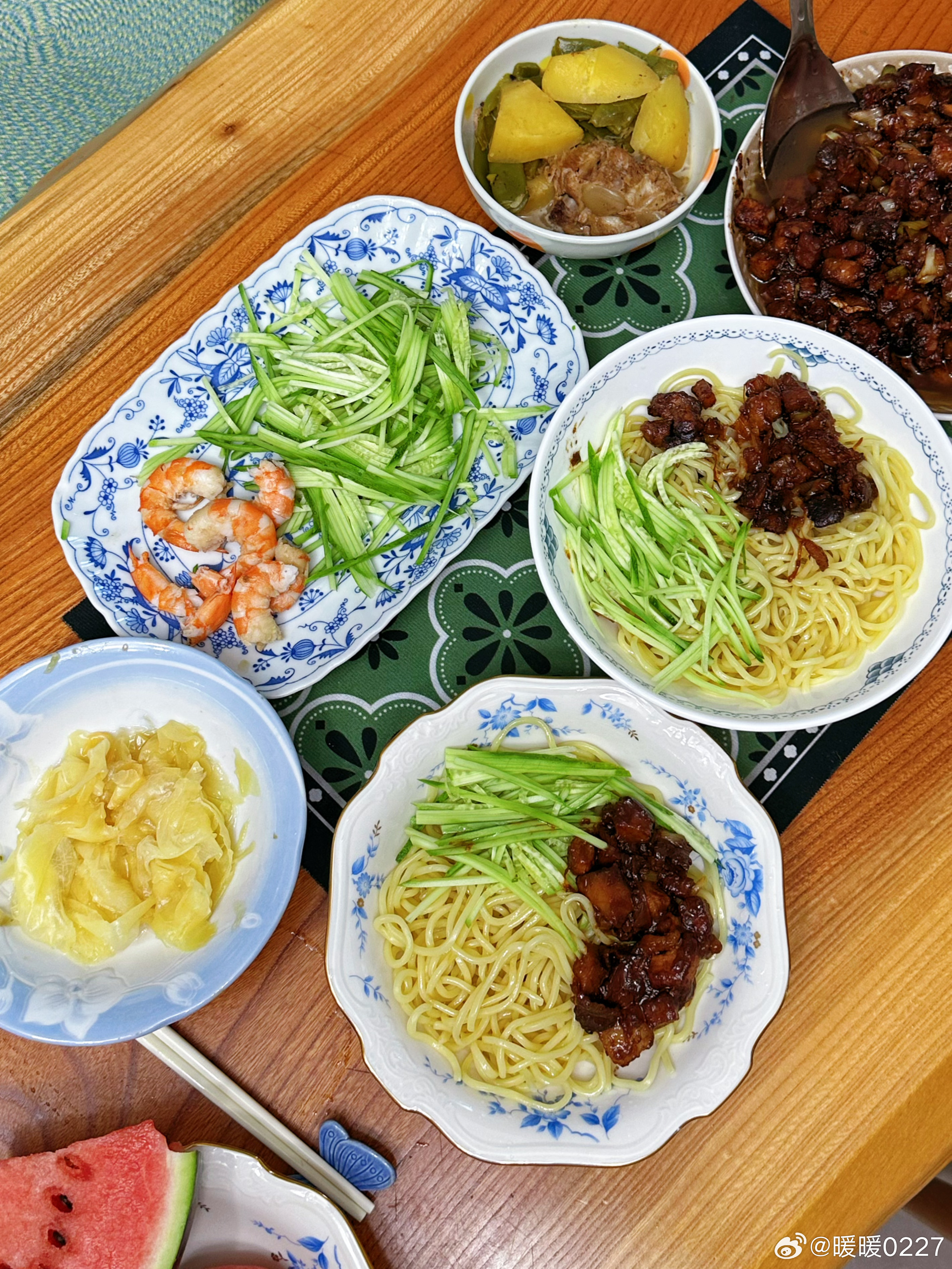 夏天吃炸酱面，是谁的爱？夏天晚餐日常记录随手拍烟台