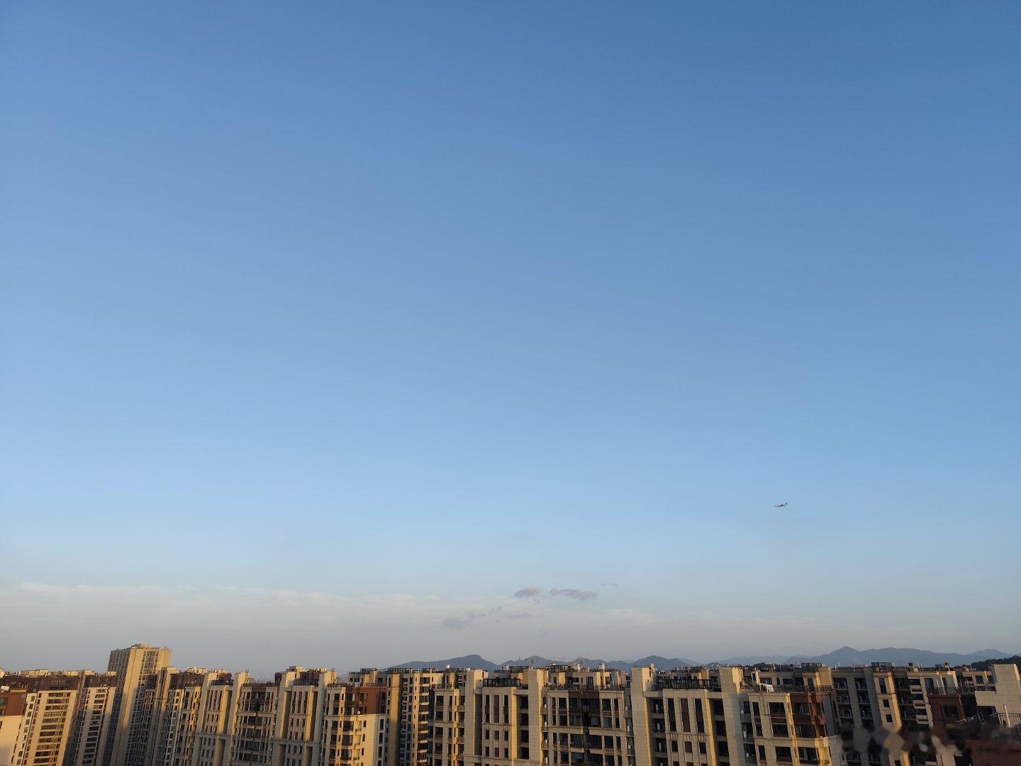 风开始大起来了，今天还有夕阳哦！台风天希望每个人都可以平安。 