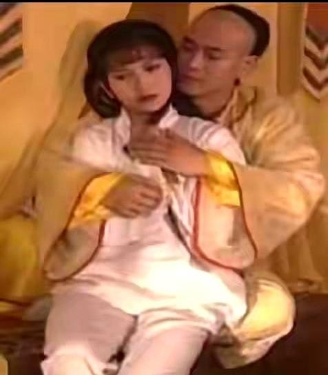 76岁郑少秋和70岁赵雅芝的合照先冲上热搜，网友第一反应是：这两人怕不是把年龄锁