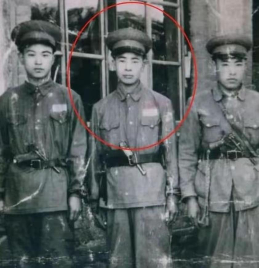 日籍战士砂原惠：扎根华夏半生，以真心奔赴家国
 
1948年，一个日本人冒充中国