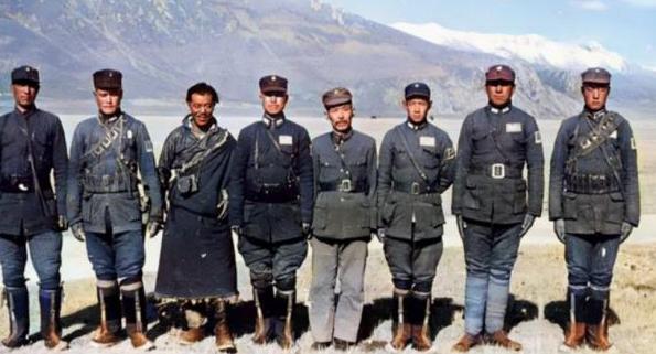 1950年，解放军巡逻边防“生命禁区”时，竟发现在一座岗哨里面居然还驻扎着八名骨