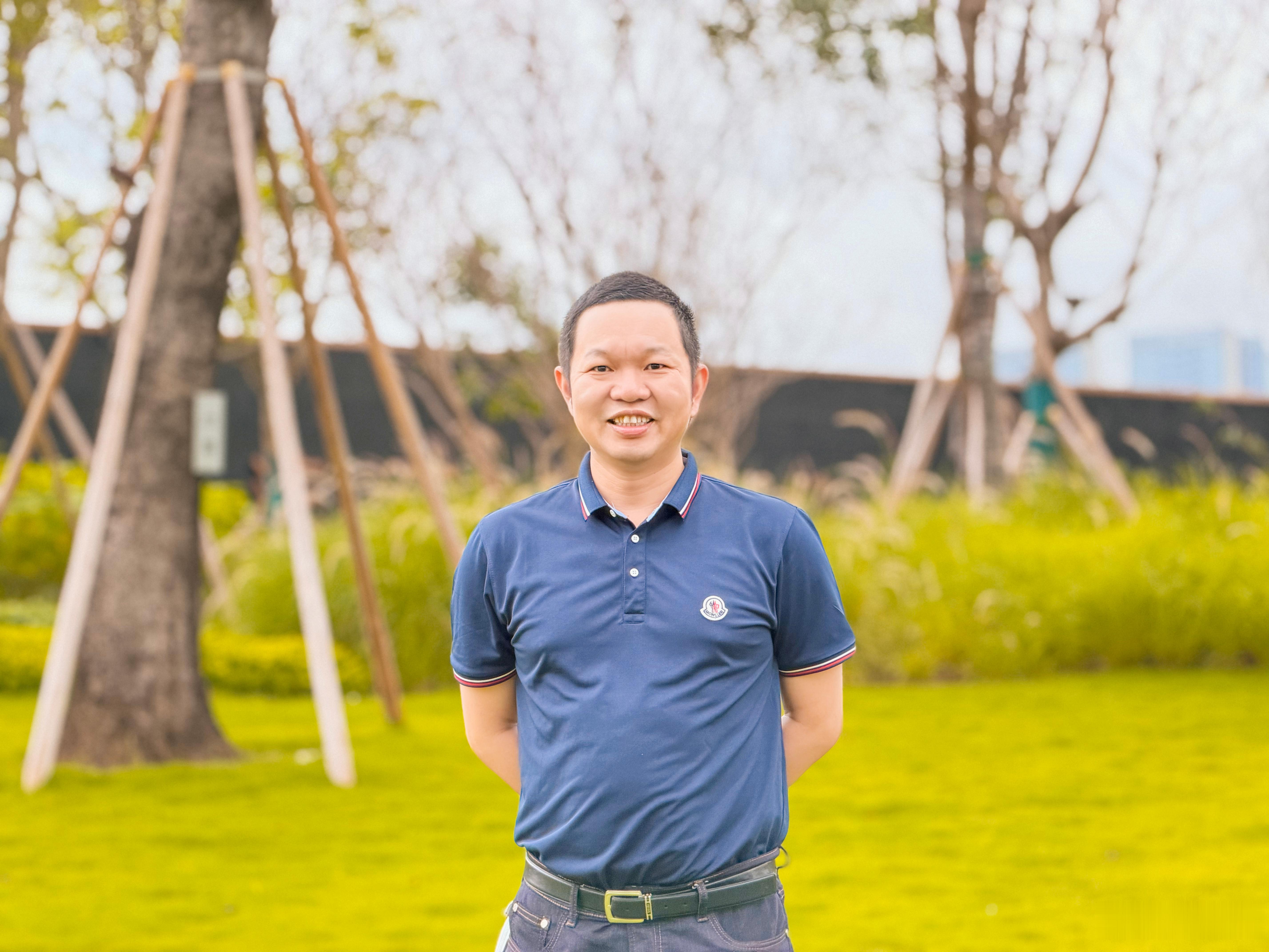阳光正好，微风不燥。在这片绿意盎然里，偷得浮生半日闲。保持好心情，就是最好的养生