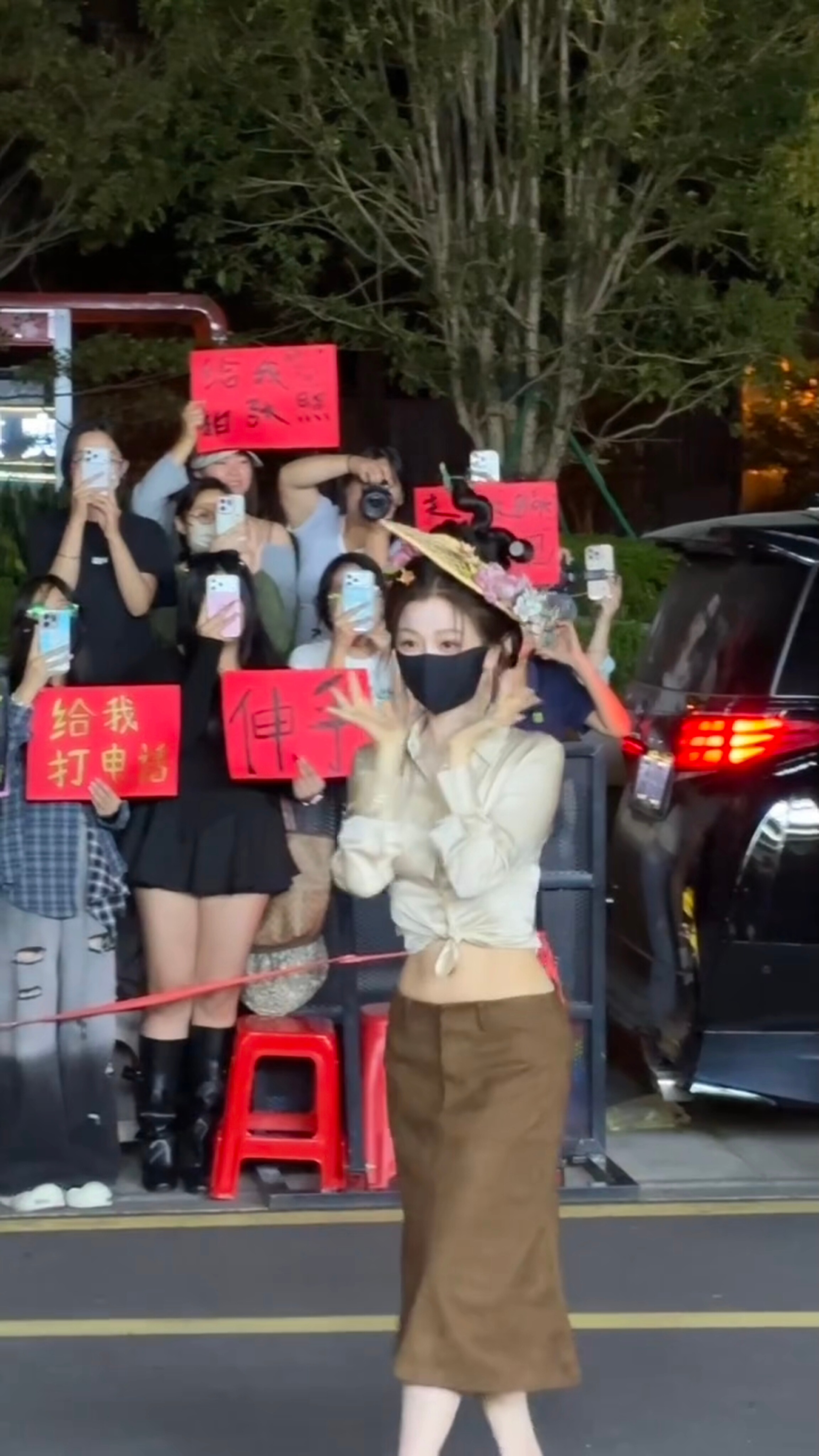 何盼太美了 好期待今天拍摄内容！虞书欣何盼 ​​​