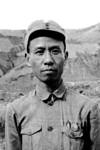 刘少奇为何回延安三月即跻身中央核心领导层？

1943年3月，延安政治局会议改组