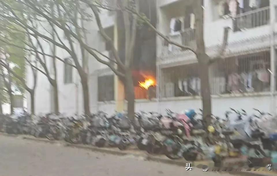 就是想问一下该学校，在紧急时刻，到底是生命重要还是刷脸重要？？ #学校都是怎么了