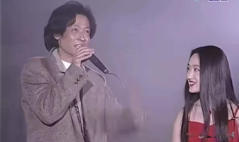九十年代的甜歌皇后杨钰莹和情歌王子王志文，带给我们太多的回忆！！那时候大街小巷的