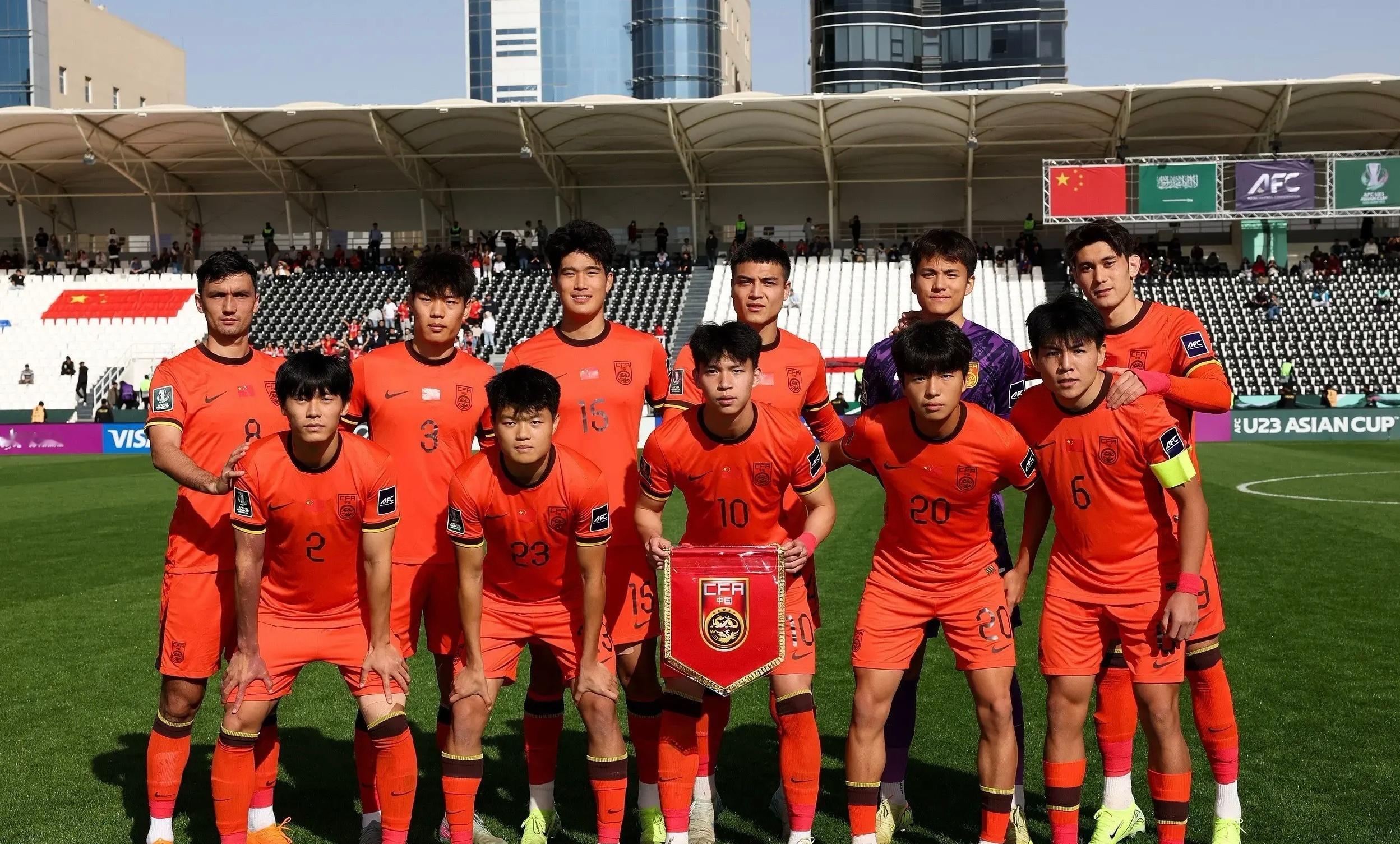 U23国足打越南三个基本盘：532+防守反击+定位球。前两点咱们很熟练了，定位球