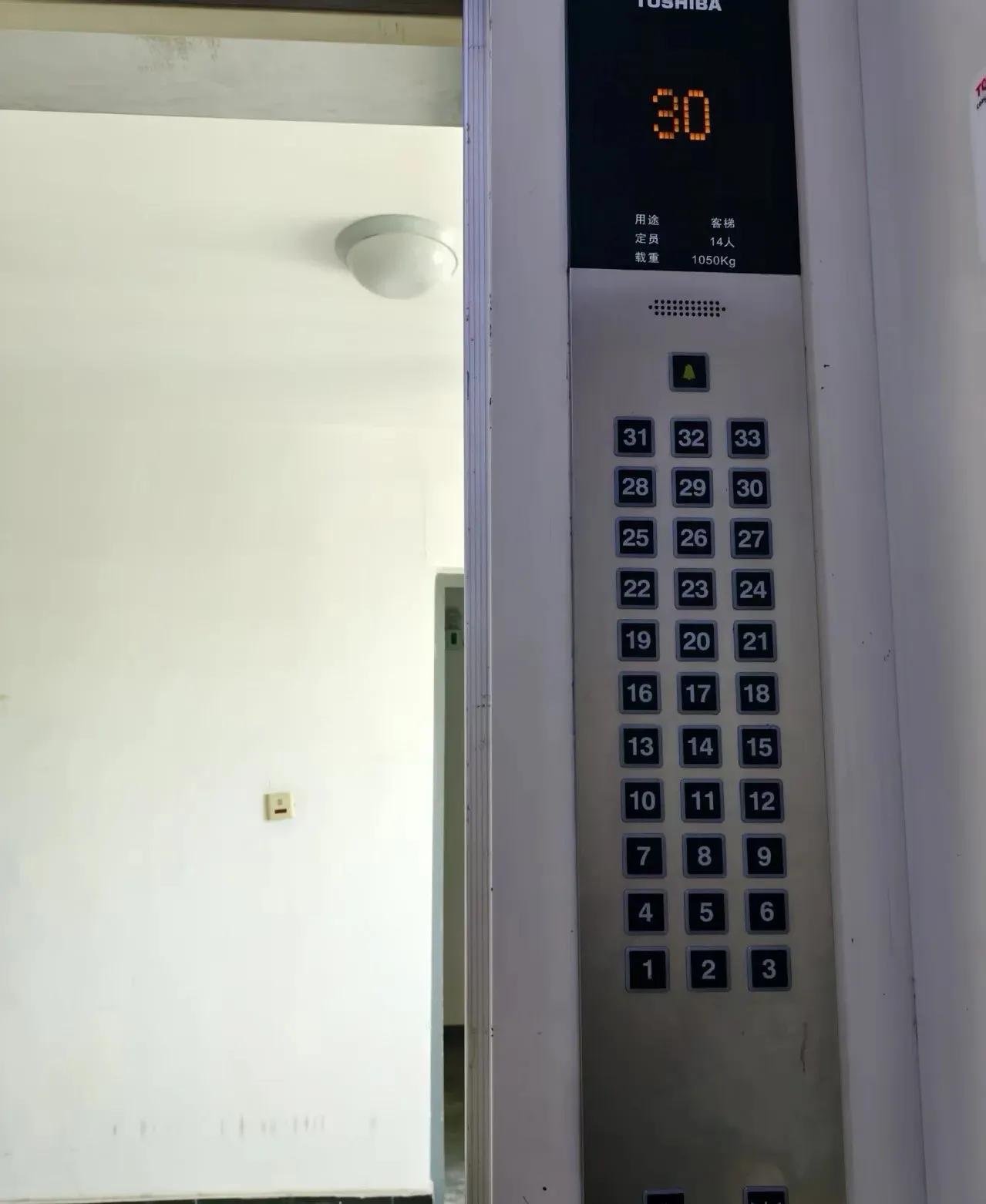 我家一年物业费 3960，我一次没交，物业的律师函来了 3 封。
我们小区物业费