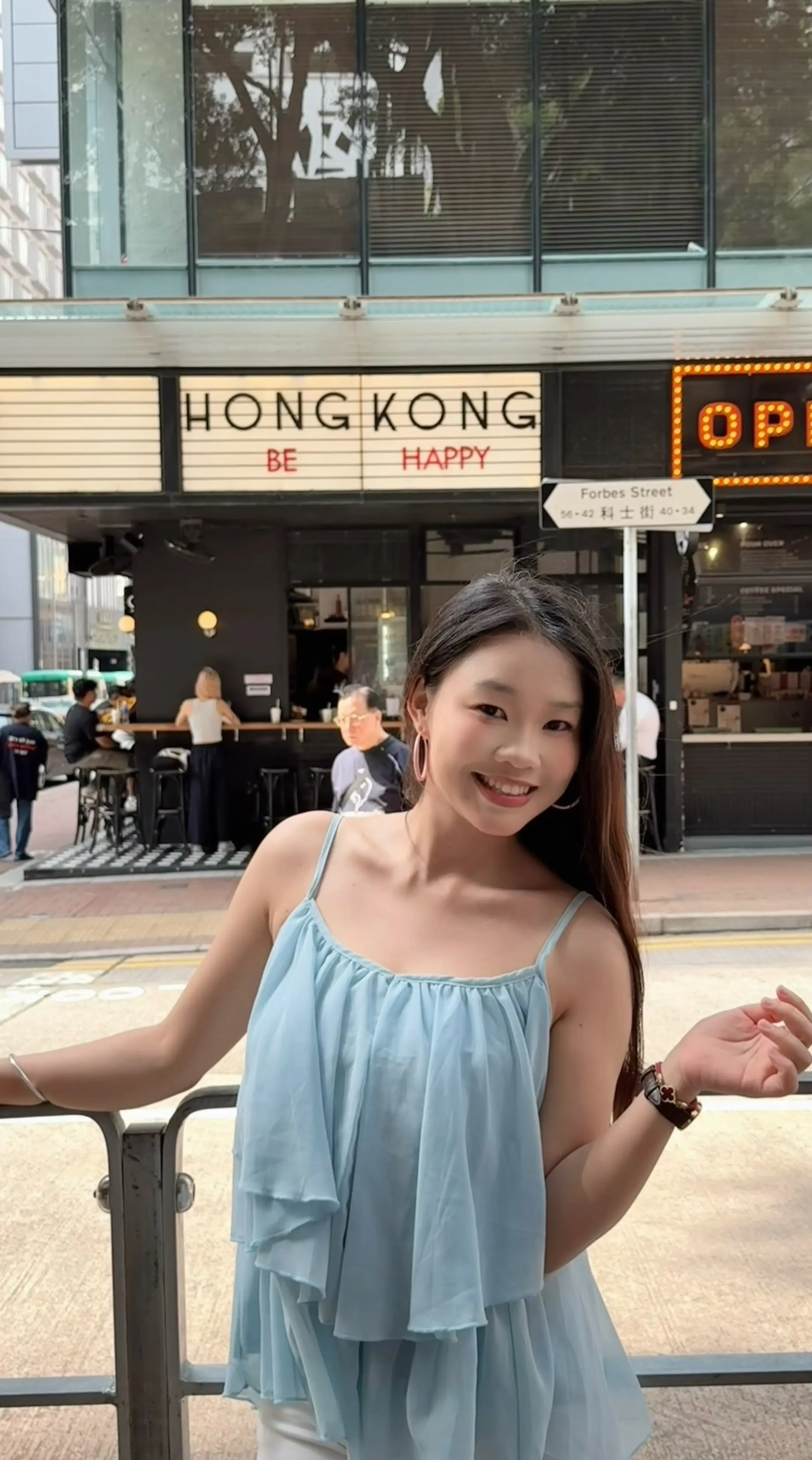 吹的是坚尼地城的港风🇭🇰。