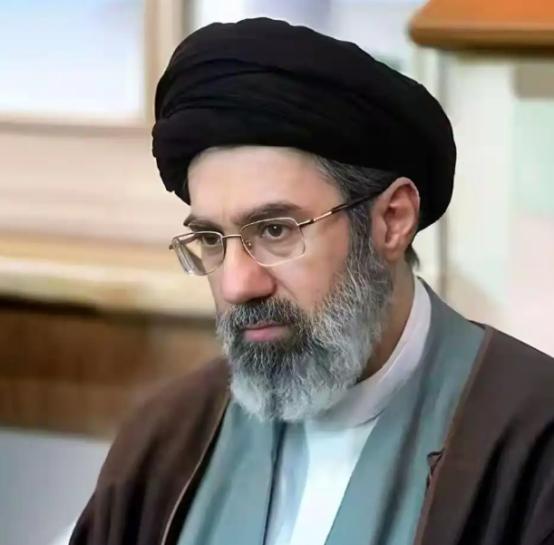 特朗普嘴硬宣称赢了对伊战争，实则暴露了其进退两难的尴尬处境。美以联军虽对伊朗实施