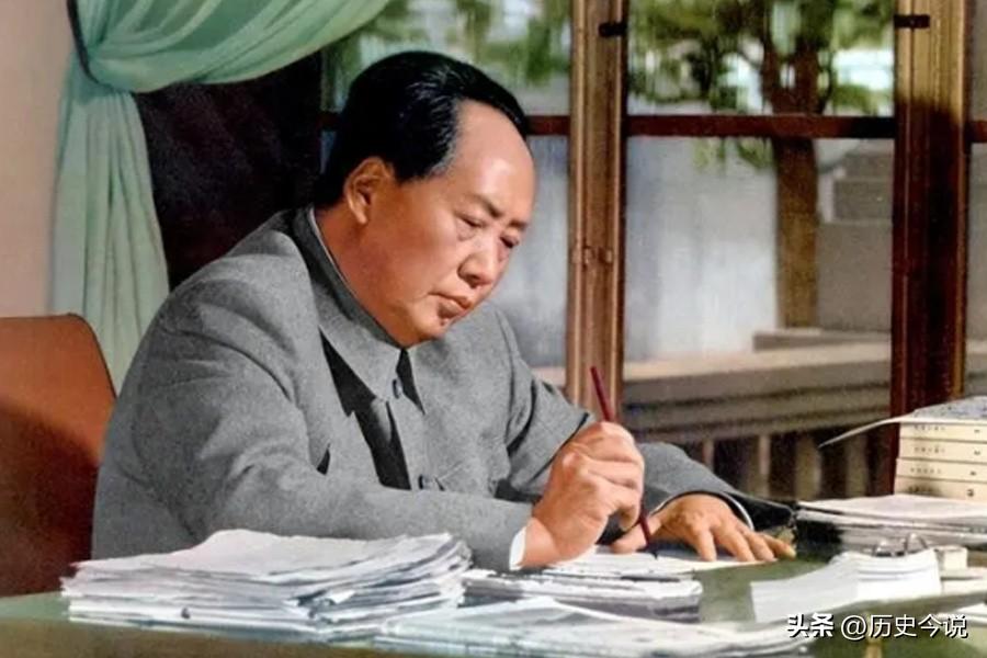 1959年毛主席邀郭沫若改诗，郭老提2条建议未采纳，主席改出千古名句
 
阅读此