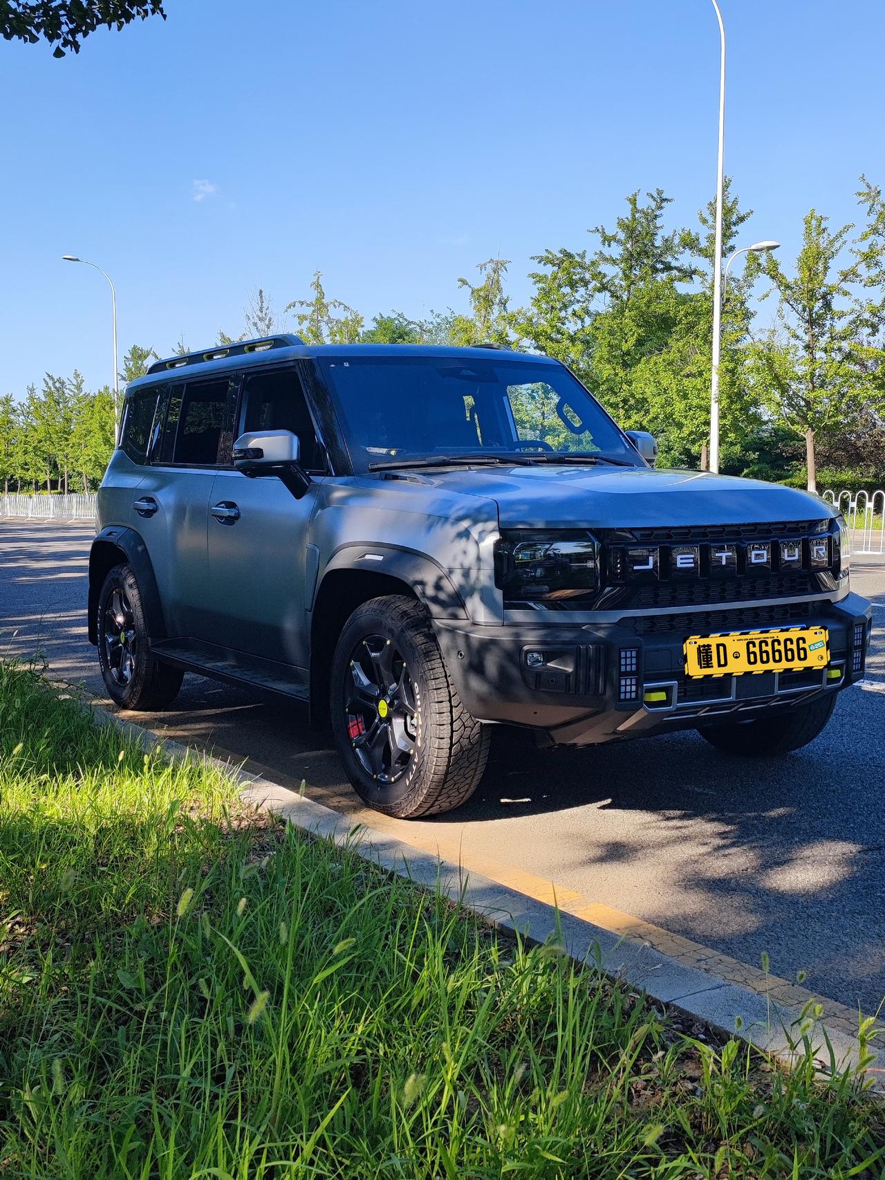 北方冬天冻住隐藏式门把手时，我才懂捷途旅行者的传统把手有多香！去年大雪天朋友的 