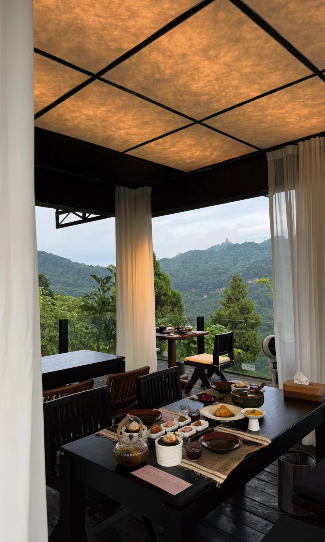 去青城山住了一晚，只为吃上这桌“漂亮饭”