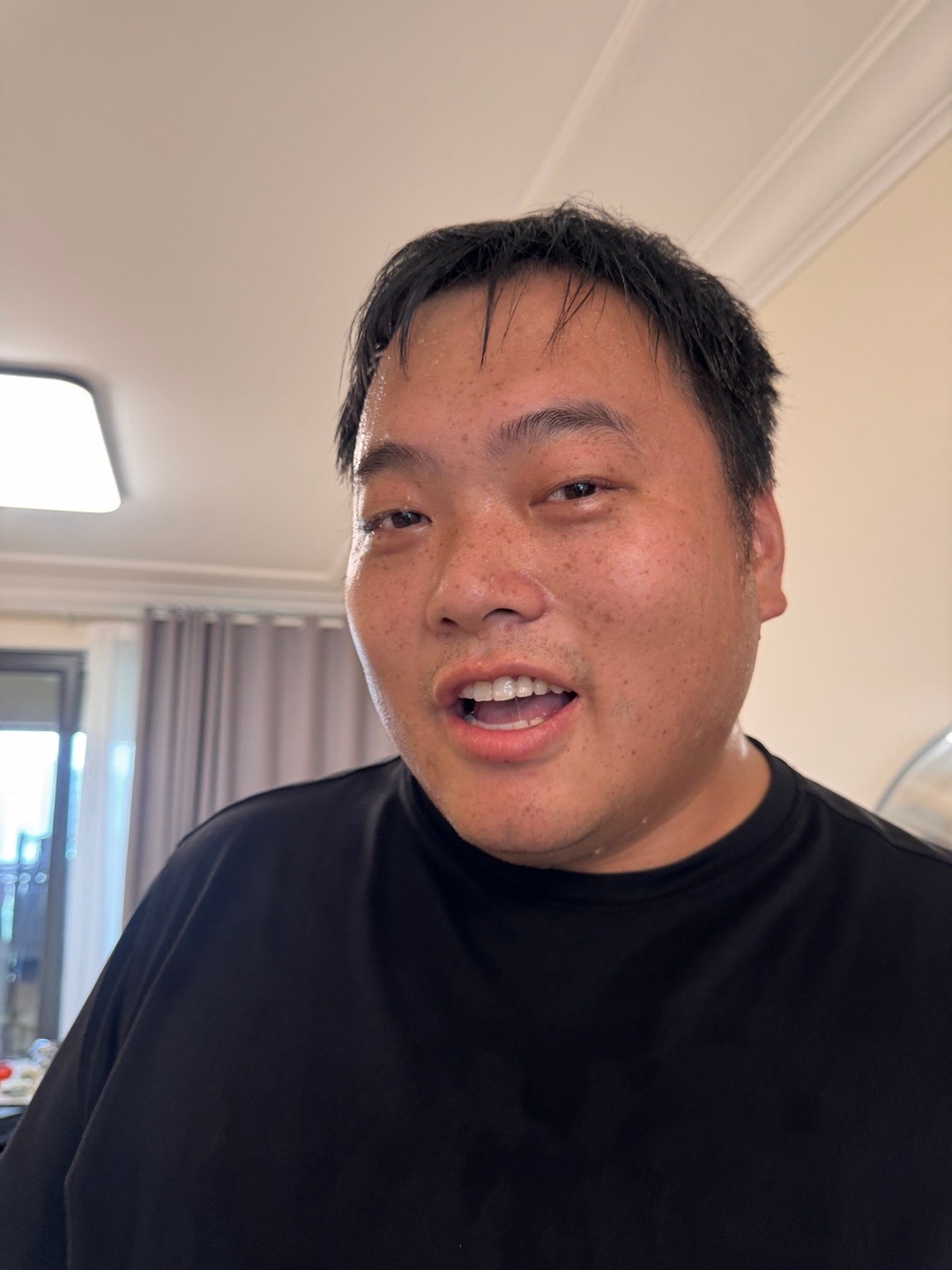 今天我们工作室4小只都在认真【爬楼】可是……大晨……爬完……简直快嘎了一样[笑c