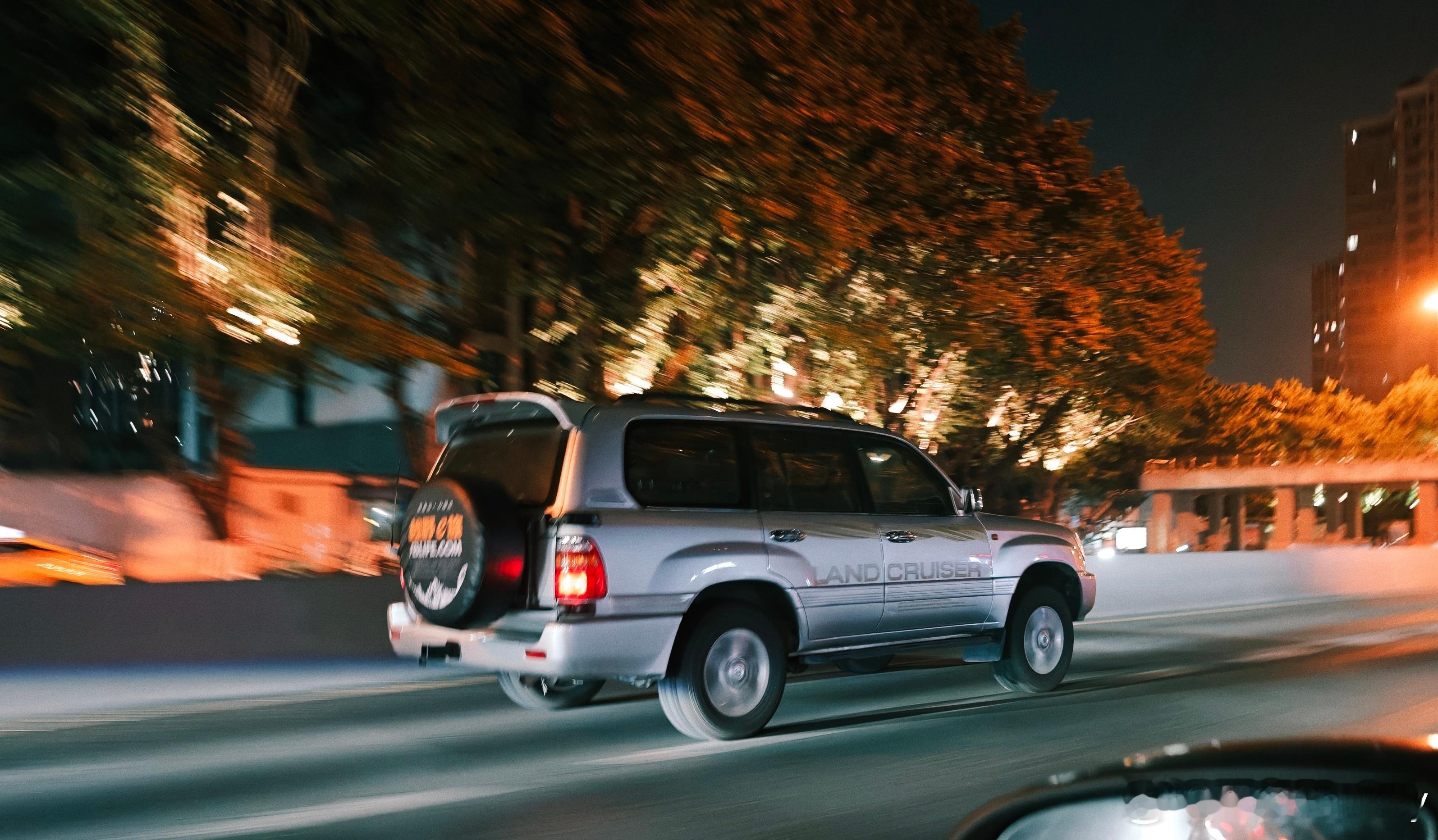 现在的手机拍照这么强大的，今天夜景动态都能出这个效果，我觉得好牛逼啊