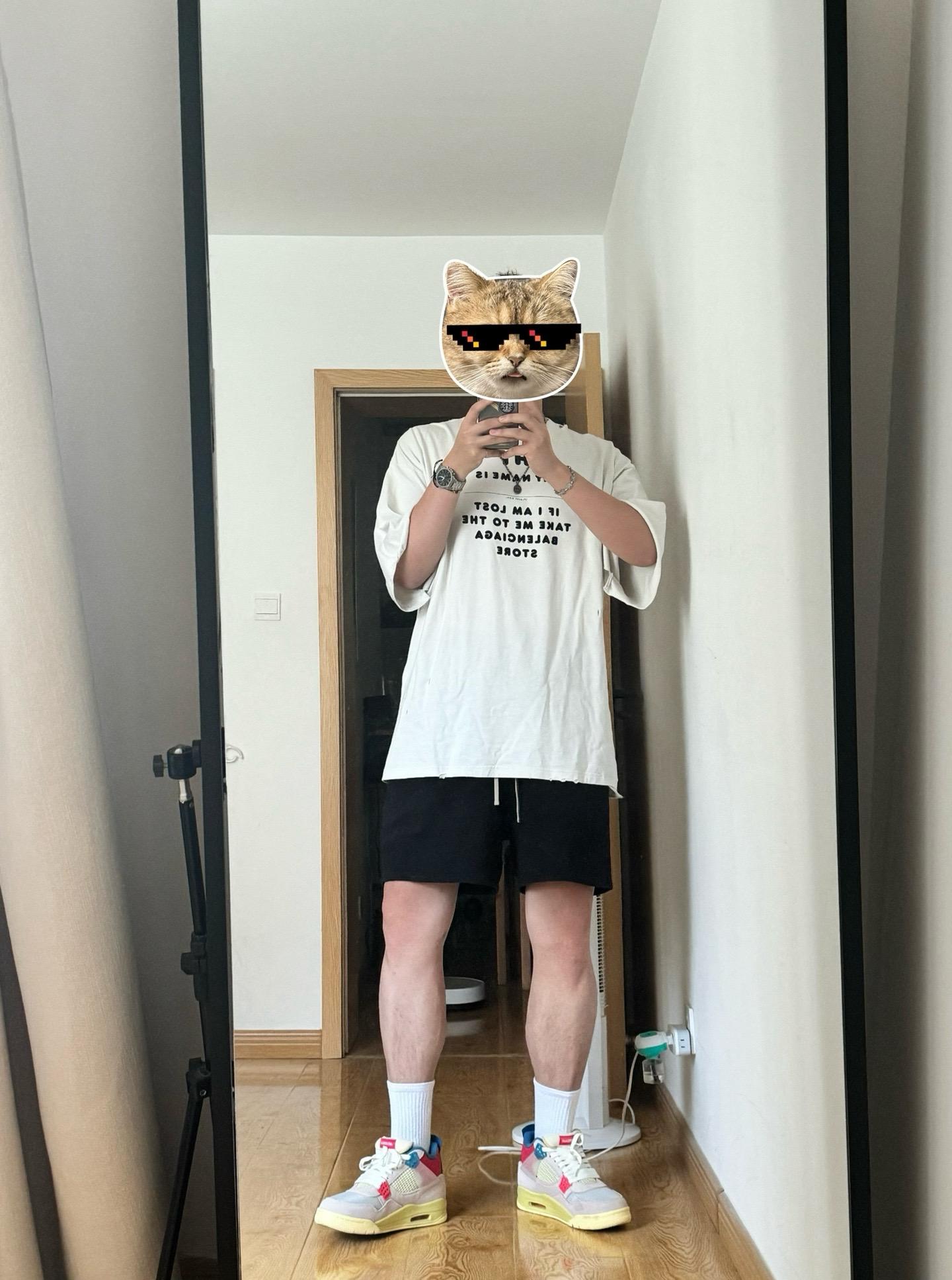 假笑一下，皮都展开了