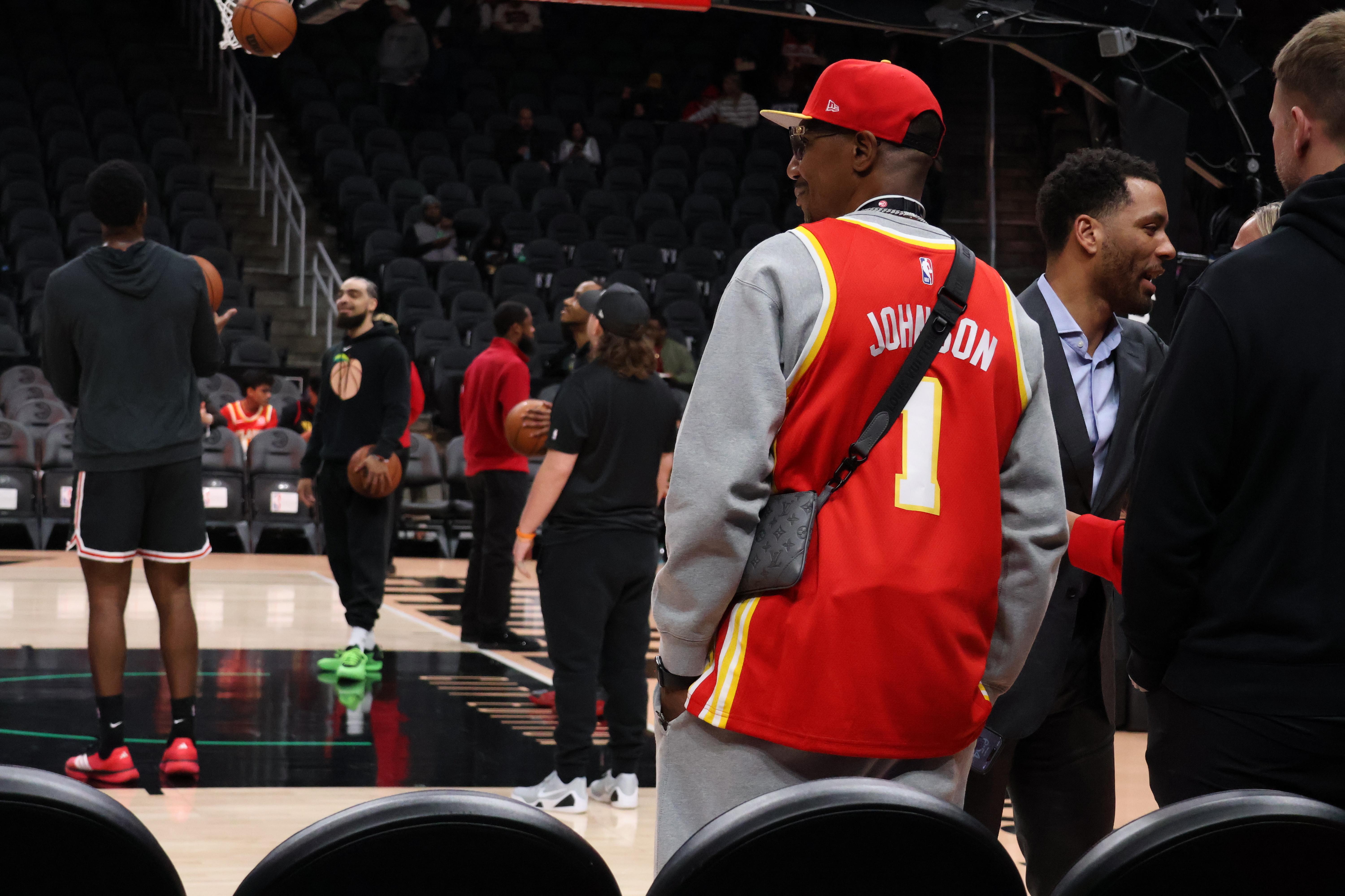 前方报道《背影》chinahawks // 亚特兰大老鹰