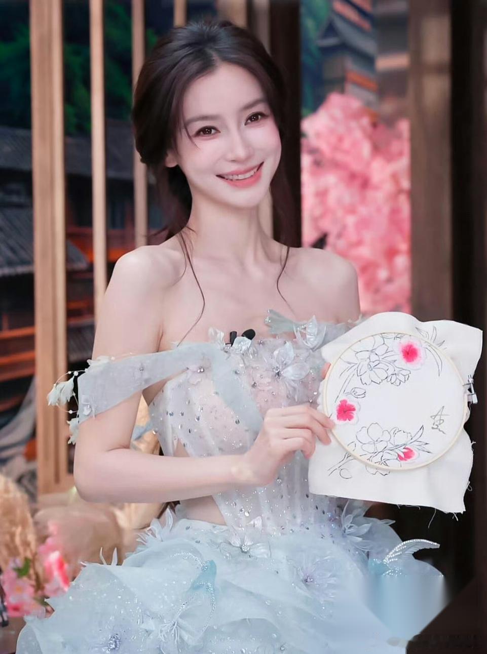 我有预感  杨颖可能不会再结婚了，  不是还想着跟黄晓明复合，也不是因为她年龄大