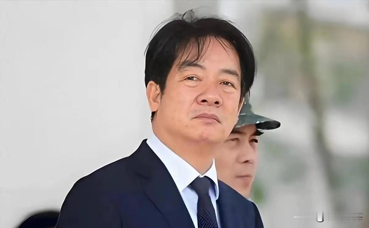 赖清德怕了吗？嘴上喊着“弹劾纯属政治闹剧”，身体却诚实得可怕——家族全员定居美国